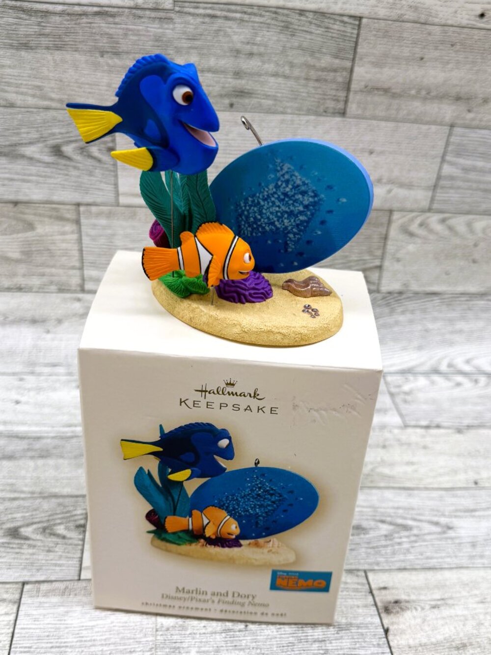 2007 Hallmark Keepsake Disney Pixar Marlin and Dory Finding Nemo Xmas Ornament